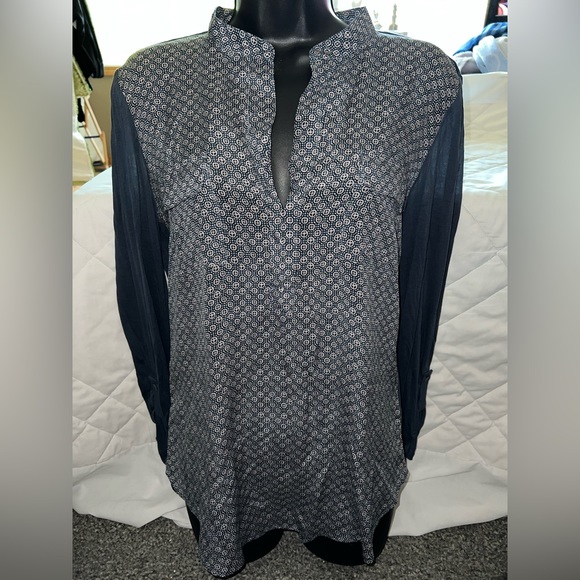 Babaton With Silk V-Neck - Picture 1 of 11